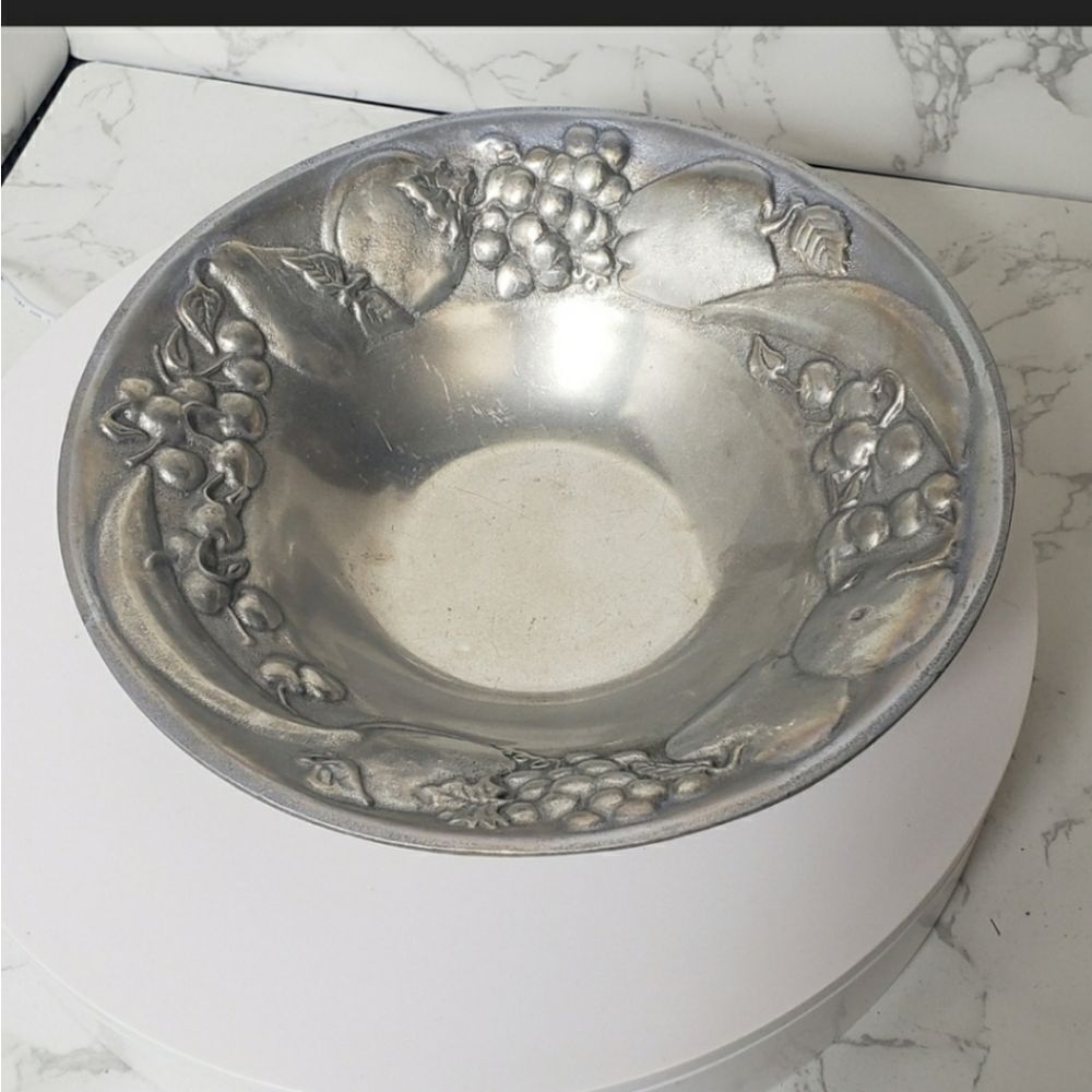 VINTAGE WILTON COMPANY Pewter Fruit Embossed Serving Bowl Home Decor